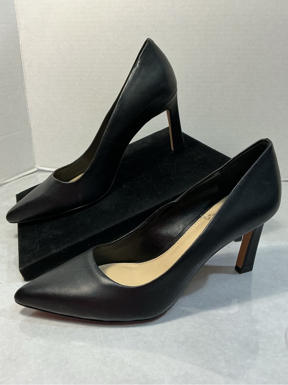 Vince Camuto Black Leather Pointed Toe Classic Pumps Size 7M